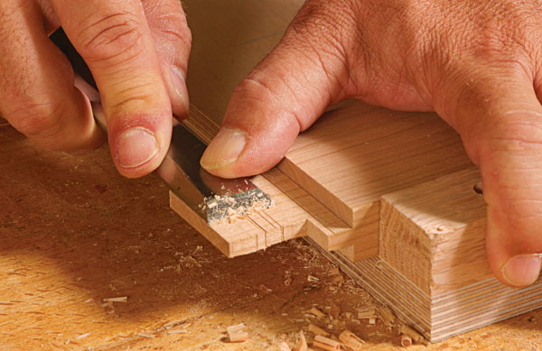 Работа ручной стамеской